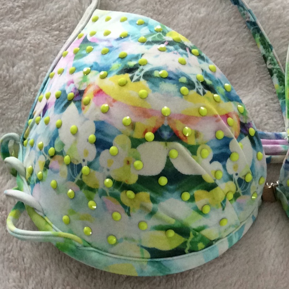 Beautiful bikini top - Picture 2 of 6